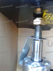 JAS0005 Стойка газомасляная задняя правая