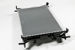 JPR0100 Радиатор охлаждения двигателя для авто без кондиционера