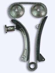 T021B Комплект для замены цепи ГРМ (для модификации без VVT); [Цепь, Натяжитель, 2-а направляющих цепи, Шестерня коленвала, 2 шестерни распредвала]